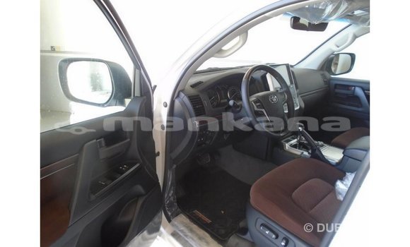 Buy Import Toyota Land Cruiser White Car in Import - Dubai in Abhasia Buy Import Toyota Land Cruiser White Car in Import - Dubai in Abhasia