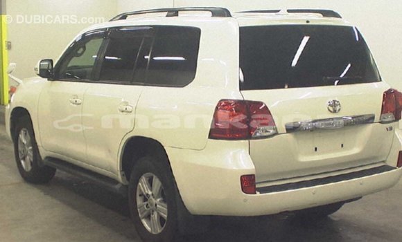 Buy Import Toyota Land Cruiser White Car in Import - Dubai in Abhasia Buy Import Toyota Land Cruiser White Car in Import - Dubai in Abhasia