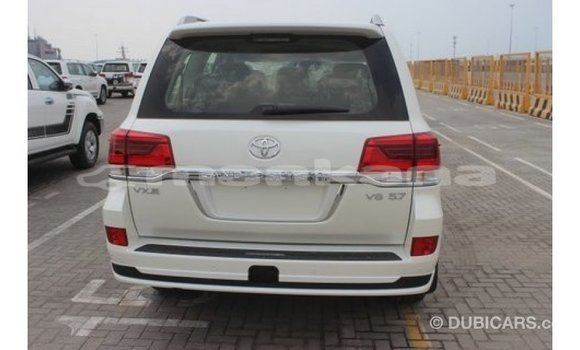 Buy Import Toyota Land Cruiser White Car in Import - Dubai in Abhasia Buy Import Toyota Land Cruiser White Car in Import - Dubai in Abhasia