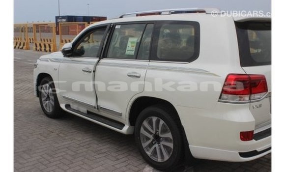 Buy Import Toyota Land Cruiser White Car in Import - Dubai in Abhasia Buy Import Toyota Land Cruiser White Car in Import - Dubai in Abhasia