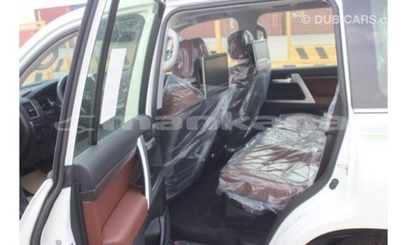 Buy Import Toyota Land Cruiser White Car in Import - Dubai in Abhasia Buy Import Toyota Land Cruiser White Car in Import - Dubai in Abhasia