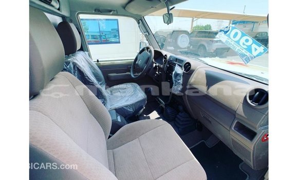Buy Import Toyota Land Cruiser Beige Car in Import - Dubai in Abhasia Buy Import Toyota Land Cruiser Beige Car in Import - Dubai in Abhasia
