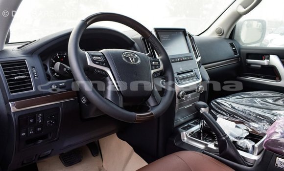 Buy Import Toyota Land Cruiser White Car in Import - Dubai in Abhasia Buy Import Toyota Land Cruiser White Car in Import - Dubai in Abhasia