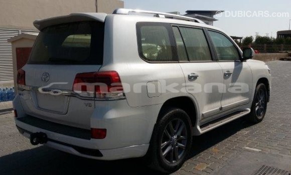 Buy Import Toyota Land Cruiser White Car in Import - Dubai in Abhasia Buy Import Toyota Land Cruiser White Car in Import - Dubai in Abhasia