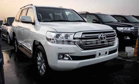 Buy Import Toyota Land Cruiser White Car in Import - Dubai in Abhasia Buy Import Toyota Land Cruiser White Car in Import - Dubai in Abhasia