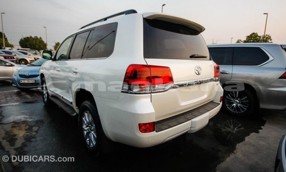 Buy Import Toyota Land Cruiser White Car in Import - Dubai in Abhasia Buy Import Toyota Land Cruiser White Car in Import - Dubai in Abhasia