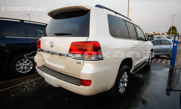 Buy Import Toyota Land Cruiser White Car in Import - Dubai in Abhasia Buy Import Toyota Land Cruiser White Car in Import - Dubai in Abhasia