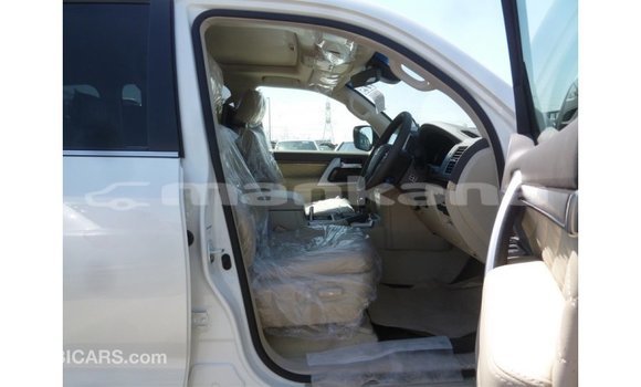 Buy Import Toyota Land Cruiser White Car in Import - Dubai in Abhasia Buy Import Toyota Land Cruiser White Car in Import - Dubai in Abhasia