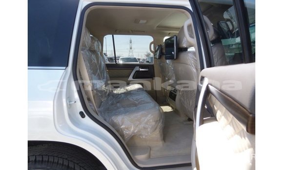 Buy Import Toyota Land Cruiser White Car in Import - Dubai in Abhasia Buy Import Toyota Land Cruiser White Car in Import - Dubai in Abhasia