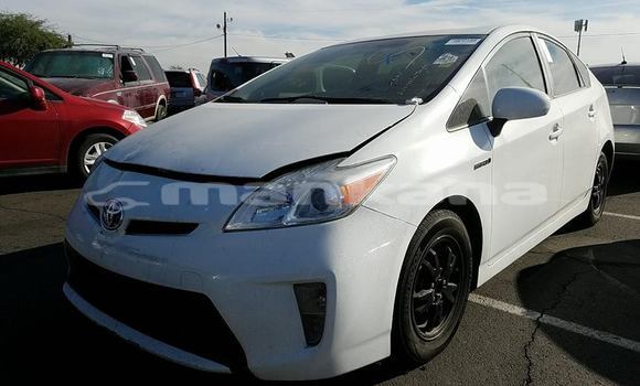 Buy Used Toyota Prius White Car in Tbilisi in Tbilisi