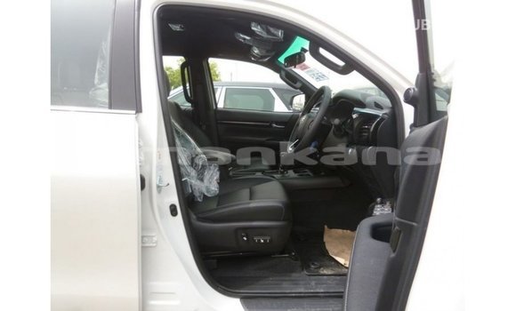 Buy Import Toyota Hilux White Car in Import - Dubai in Abhasia Buy Import Toyota Hilux White Car in Import - Dubai in Abhasia