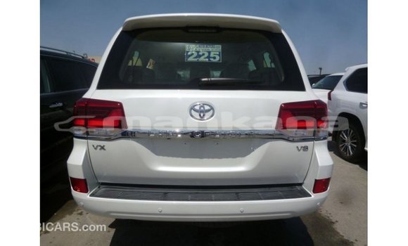 Buy Import Toyota Land Cruiser White Car in Import - Dubai in Abhasia Buy Import Toyota Land Cruiser White Car in Import - Dubai in Abhasia