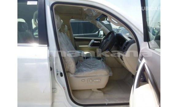 Buy Import Toyota Land Cruiser White Car in Import - Dubai in Abhasia Buy Import Toyota Land Cruiser White Car in Import - Dubai in Abhasia