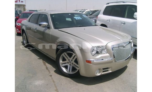 Buy Import Chrysler 300 Beige Car in Import - Dubai in Abhasia