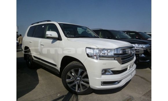 Buy Import Toyota Land Cruiser White Car in Import - Dubai in Abhasia Buy Import Toyota Land Cruiser White Car in Import - Dubai in Abhasia
