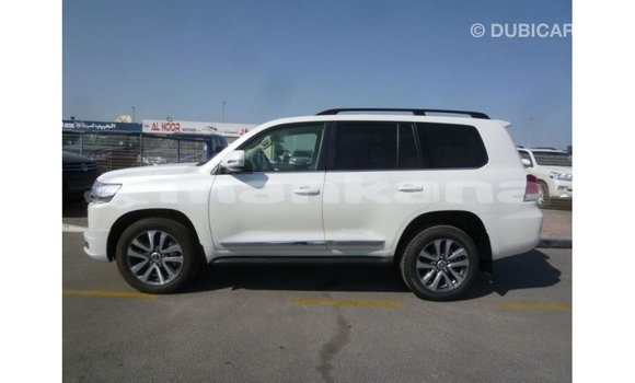 Buy Import Toyota Land Cruiser White Car in Import - Dubai in Abhasia Buy Import Toyota Land Cruiser White Car in Import - Dubai in Abhasia