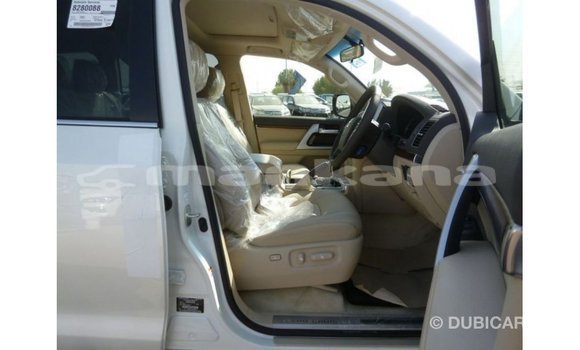 Buy Import Toyota Land Cruiser White Car in Import - Dubai in Abhasia Buy Import Toyota Land Cruiser White Car in Import - Dubai in Abhasia