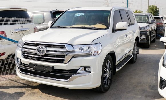 Buy Import Toyota Land Cruiser White Car in Import - Dubai in Abhasia Buy Import Toyota Land Cruiser White Car in Import - Dubai in Abhasia