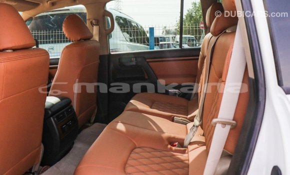 Buy Import Toyota Land Cruiser White Car in Import - Dubai in Abhasia Buy Import Toyota Land Cruiser White Car in Import - Dubai in Abhasia