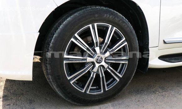 Buy Import Toyota Land Cruiser White Car in Import - Dubai in Abhasia Buy Import Toyota Land Cruiser White Car in Import - Dubai in Abhasia