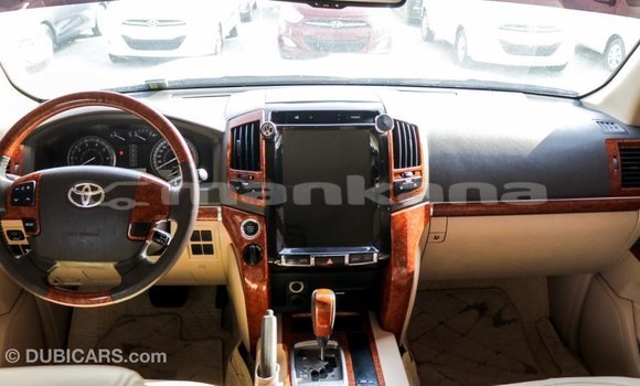 Buy Import Toyota Land Cruiser White Car in Import - Dubai in Abhasia Buy Import Toyota Land Cruiser White Car in Import - Dubai in Abhasia