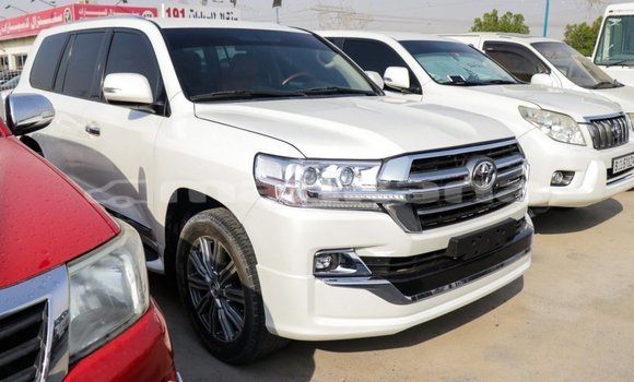 Buy Import Toyota Land Cruiser White Car in Import - Dubai in Abhasia Buy Import Toyota Land Cruiser White Car in Import - Dubai in Abhasia