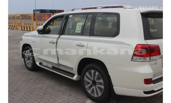 Buy Import Toyota Land Cruiser White Car in Import - Dubai in Abhasia Buy Import Toyota Land Cruiser White Car in Import - Dubai in Abhasia