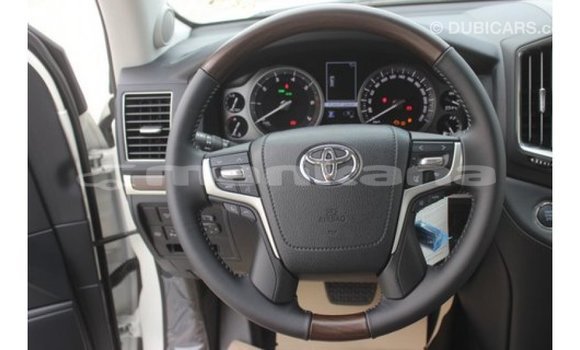 Buy Import Toyota Land Cruiser White Car in Import - Dubai in Abhasia Buy Import Toyota Land Cruiser White Car in Import - Dubai in Abhasia