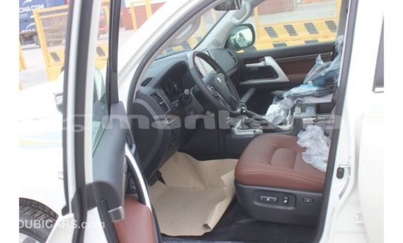 Buy Import Toyota Land Cruiser White Car in Import - Dubai in Abhasia Buy Import Toyota Land Cruiser White Car in Import - Dubai in Abhasia