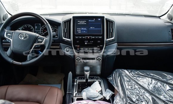 Buy Import Toyota Land Cruiser White Car in Import - Dubai in Abhasia Buy Import Toyota Land Cruiser White Car in Import - Dubai in Abhasia