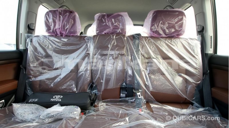 Big with watermark toyota land cruiser abhasia import dubai 1541