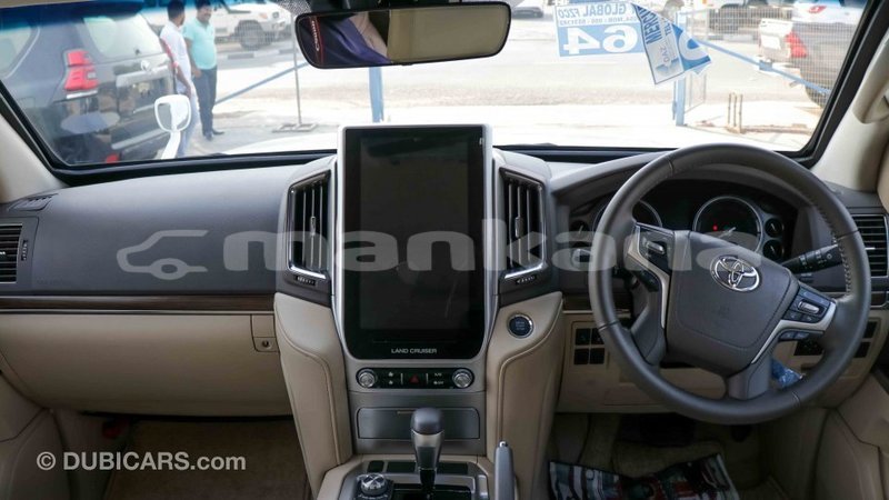 Big with watermark toyota land cruiser abhasia import dubai 1551