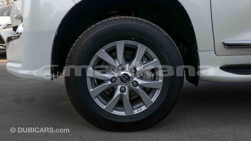 Big with watermark toyota land cruiser abhasia import dubai 1551