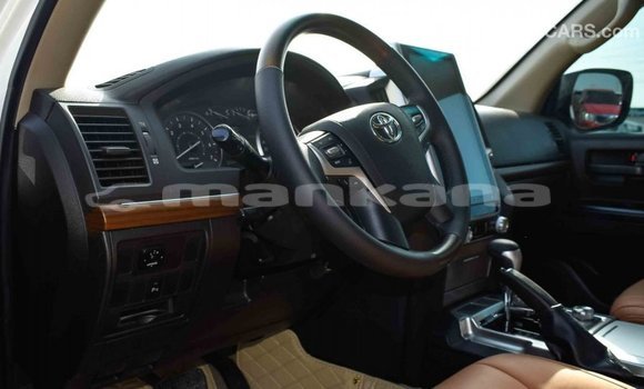 Buy Import Toyota Land Cruiser White Car in Import - Dubai in Abhasia Buy Import Toyota Land Cruiser White Car in Import - Dubai in Abhasia
