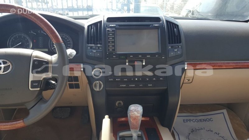 Big with watermark toyota land cruiser abhasia import dubai 1575