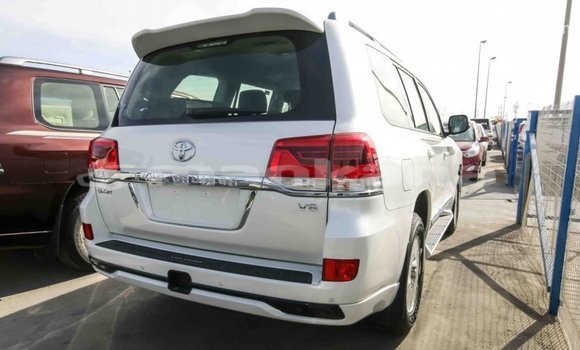 Buy Import Toyota Land Cruiser White Car in Import - Dubai in Abhasia Buy Import Toyota Land Cruiser White Car in Import - Dubai in Abhasia