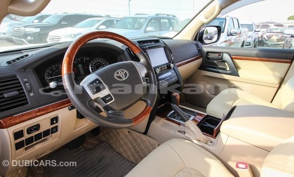 Buy Import Toyota Land Cruiser White Car in Import - Dubai in Abhasia Buy Import Toyota Land Cruiser White Car in Import - Dubai in Abhasia