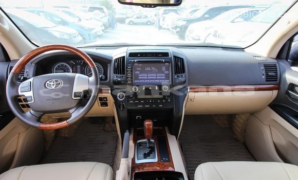 Buy Import Toyota Land Cruiser White Car in Import - Dubai in Abhasia Buy Import Toyota Land Cruiser White Car in Import - Dubai in Abhasia