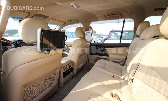 Buy Import Toyota Land Cruiser White Car in Import - Dubai in Abhasia Buy Import Toyota Land Cruiser White Car in Import - Dubai in Abhasia