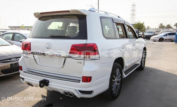 Buy Import Toyota Land Cruiser White Car in Import - Dubai in Abhasia Buy Import Toyota Land Cruiser White Car in Import - Dubai in Abhasia
