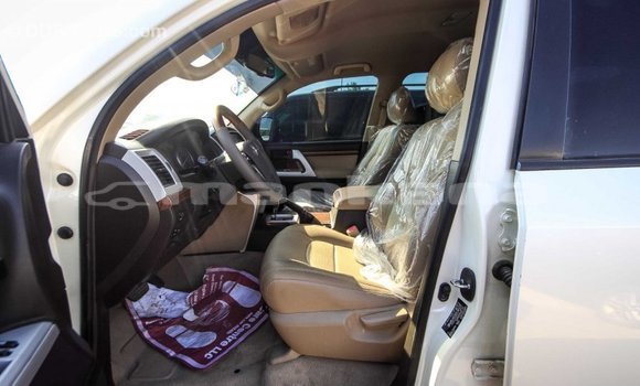 Buy Import Toyota Land Cruiser White Car in Import - Dubai in Abhasia Buy Import Toyota Land Cruiser White Car in Import - Dubai in Abhasia