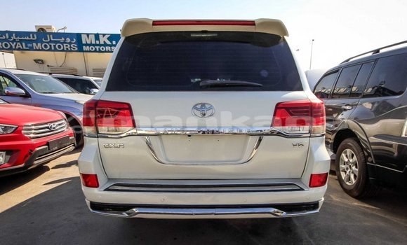 Buy Import Toyota Land Cruiser White Car in Import - Dubai in Abhasia Buy Import Toyota Land Cruiser White Car in Import - Dubai in Abhasia