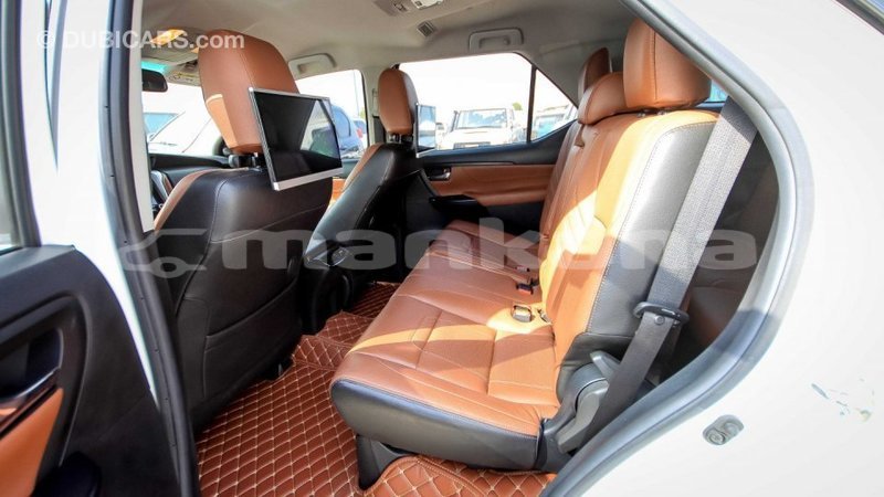 Big with watermark toyota fortuner abhasia import dubai 1627