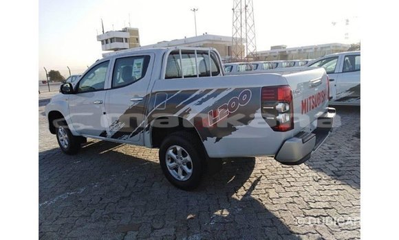 Buy Import Mitsubishi L200 White Car in Import - Dubai in Abhasia Buy Import Mitsubishi L200 White Car in Import - Dubai in Abhasia