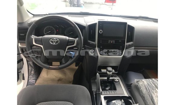 Buy Import Toyota Land Cruiser White Car in Import - Dubai in Abhasia Buy Import Toyota Land Cruiser White Car in Import - Dubai in Abhasia