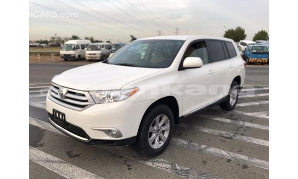 Buy Import Toyota Highlander White Car in Import - Dubai in Abhasia Buy Import Toyota Highlander White Car in Import - Dubai in Abhasia