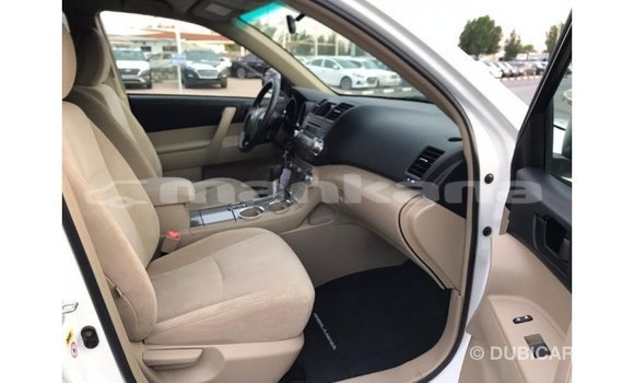 Buy Import Toyota Highlander White Car in Import - Dubai in Abhasia Buy Import Toyota Highlander White Car in Import - Dubai in Abhasia