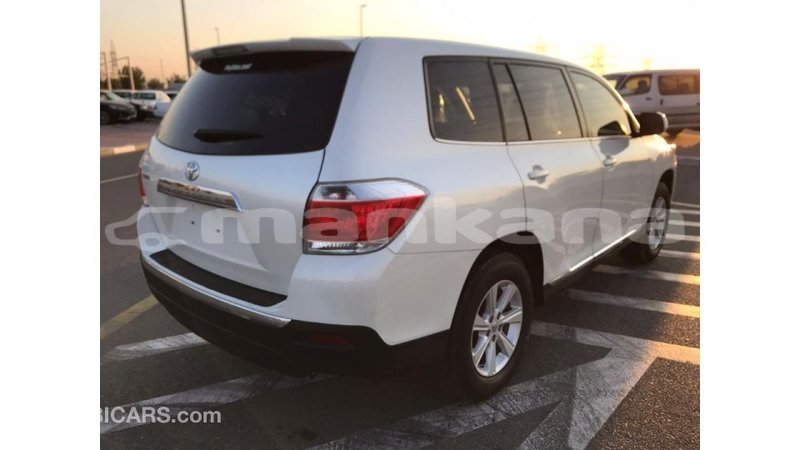 Big with watermark toyota highlander abhasia import dubai 1775