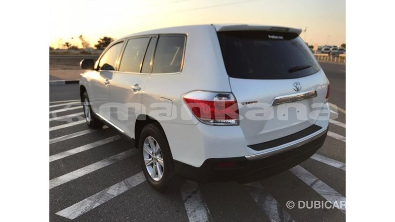 Big with watermark toyota highlander abhasia import dubai 1775
