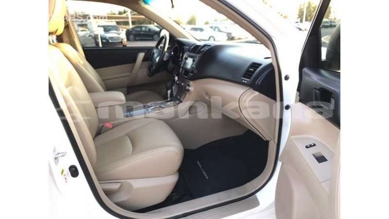 Big with watermark toyota highlander abhasia import dubai 1775